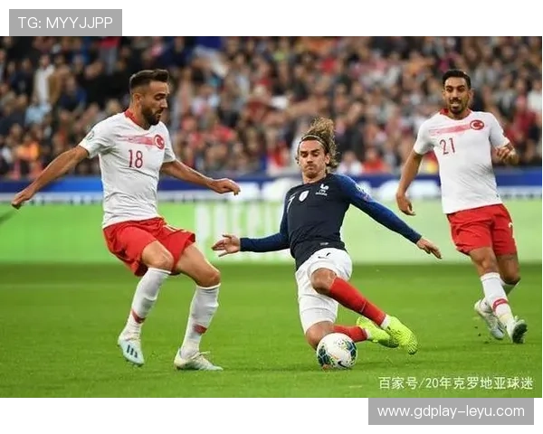 吉鲁与本耶德尔锋线转移展现单点驱动与体系协同差异