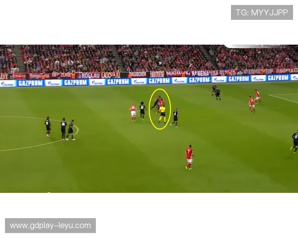 哈维与莫德里奇在传控节奏下展现分散组织结构差异