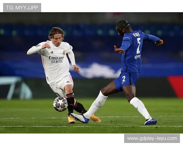 卡塞米罗与坎特在中场拦截倾向下形成结构分化