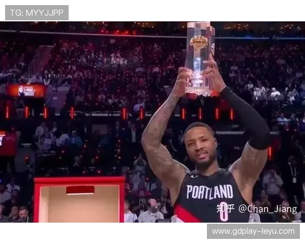 利拉德挡拆制造错位 三分命中率胜上季