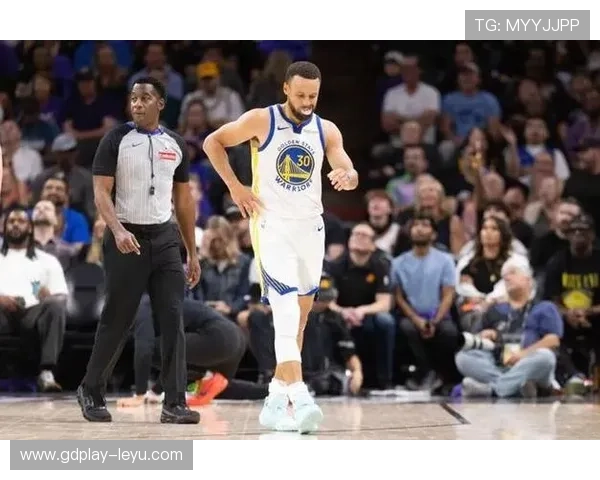 斯蒂芬·卡斯尔挡拆拉开与库里空间外线效率胜上季