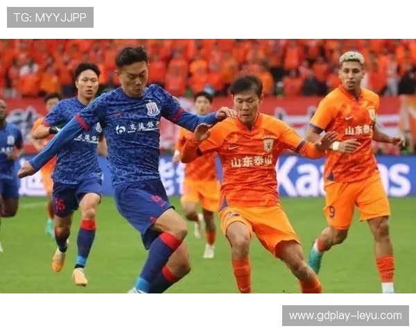 战术核心与球员选择引发泰山球队内部裂痕：年轻化进程遭遇老将保守策略之争