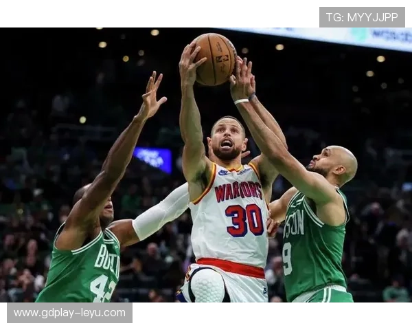 库西关键传球主导快攻，推动凯尔特人快节奏战术提升效率