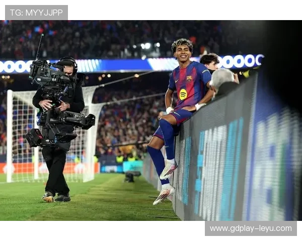 撕开防线直塞造险，亚马尔本赛季转为组织者